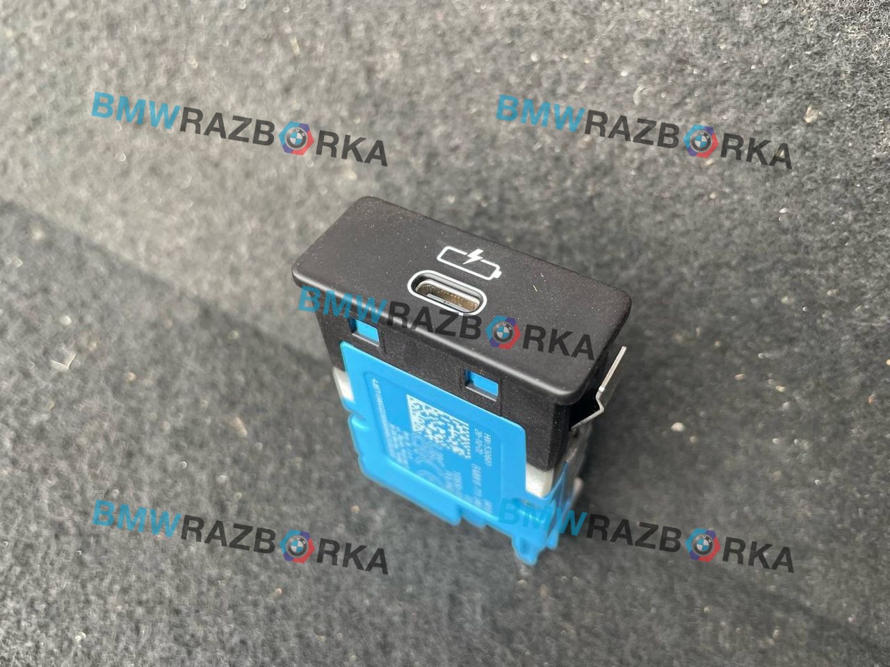 разъем AUX / USB BMW 2 серия F44 2022, 1.5 л., i, B38 A15 A, бензин, АКПП, белый(300), седан, передний привод, правый руль, 8711940