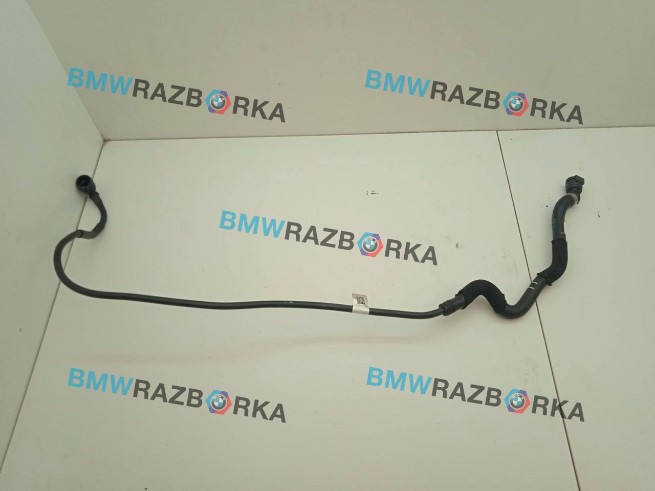 патрубок расширительного бачка BMW 2 серия F44 2022, 1.5 л., i, B38 A15 A, бензин, АКПП, белый(300), седан, передний привод, правый руль, 8658484, 8658483