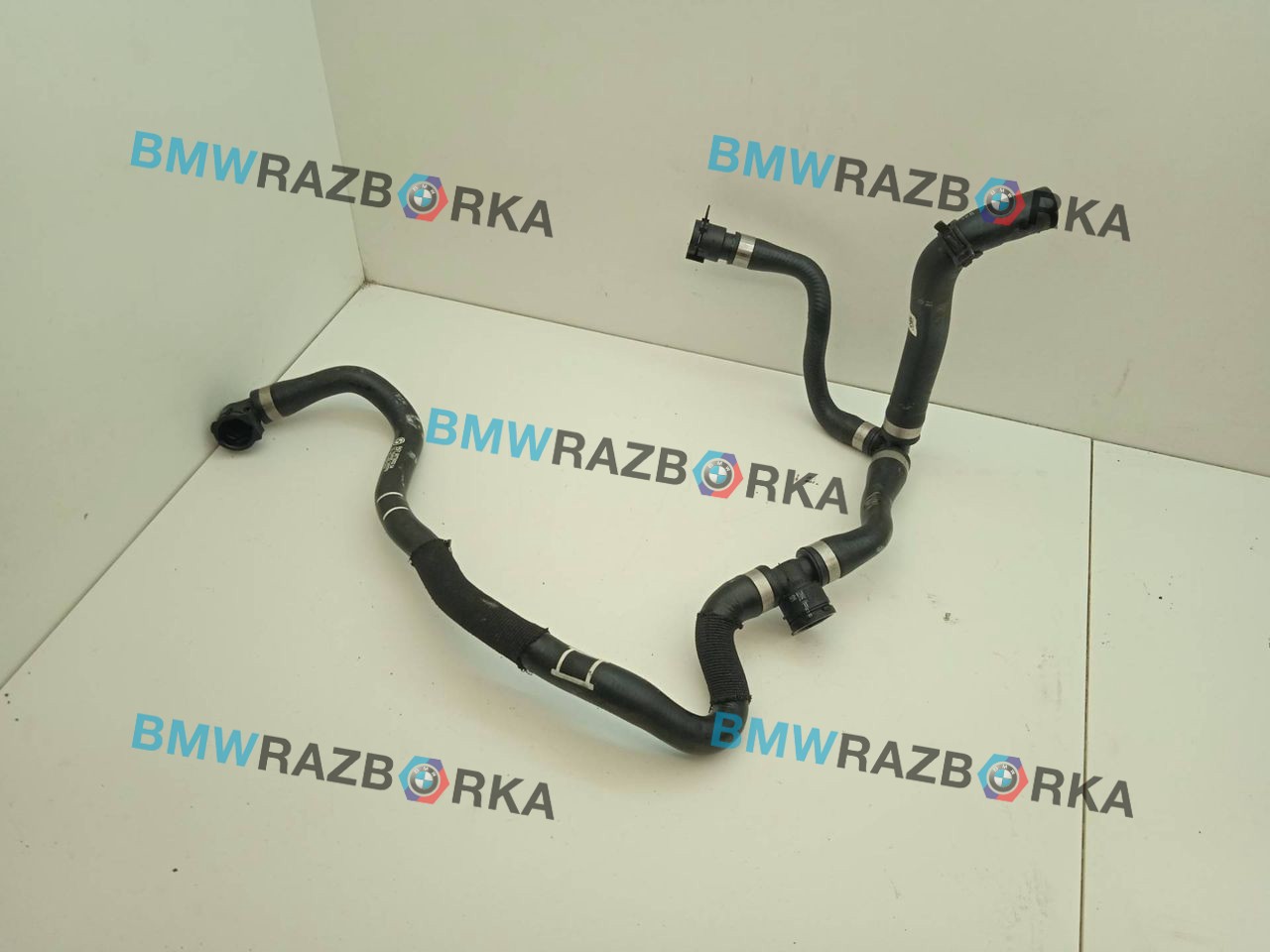 патрубок радиатора BMW 2 серия F44 2022, 1.5 л., i, B38 A15 A, бензин, АКПП, белый(300), седан, передний привод, правый руль, 9843682