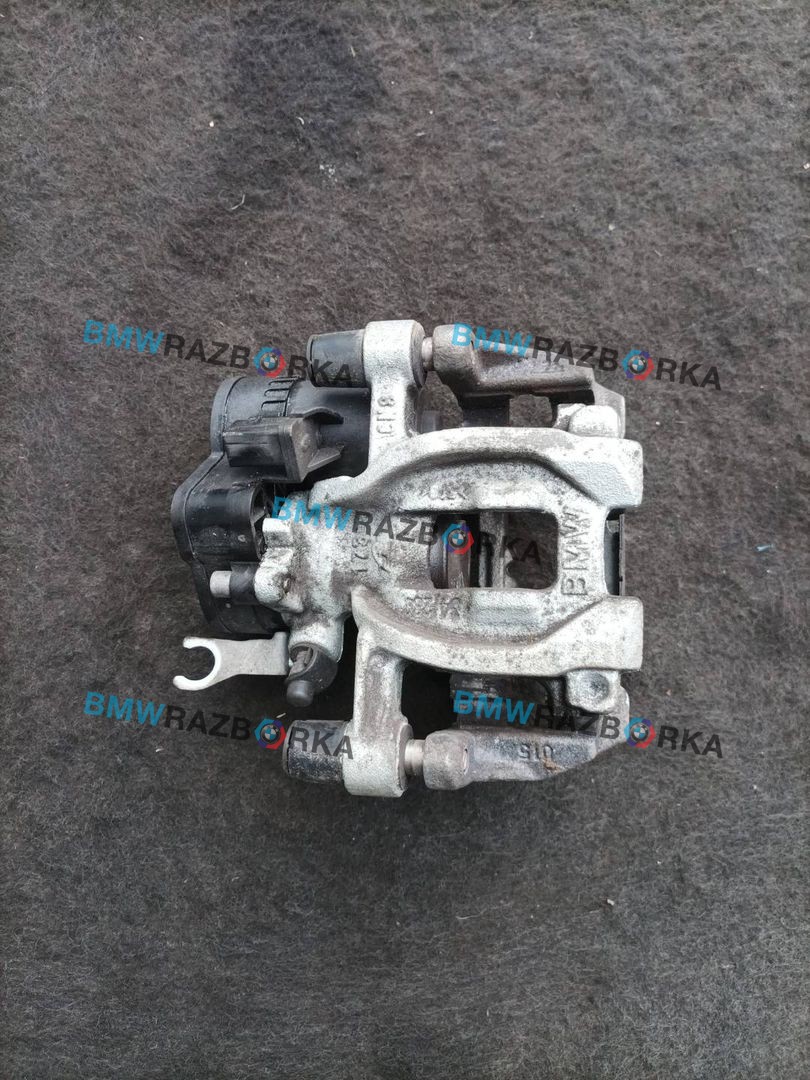 суппорт задний левый BMW 2 серия F44 2022, 1.5 л., i, B38 A15 A, бензин, АКПП, белый(300), седан, передний привод, правый руль