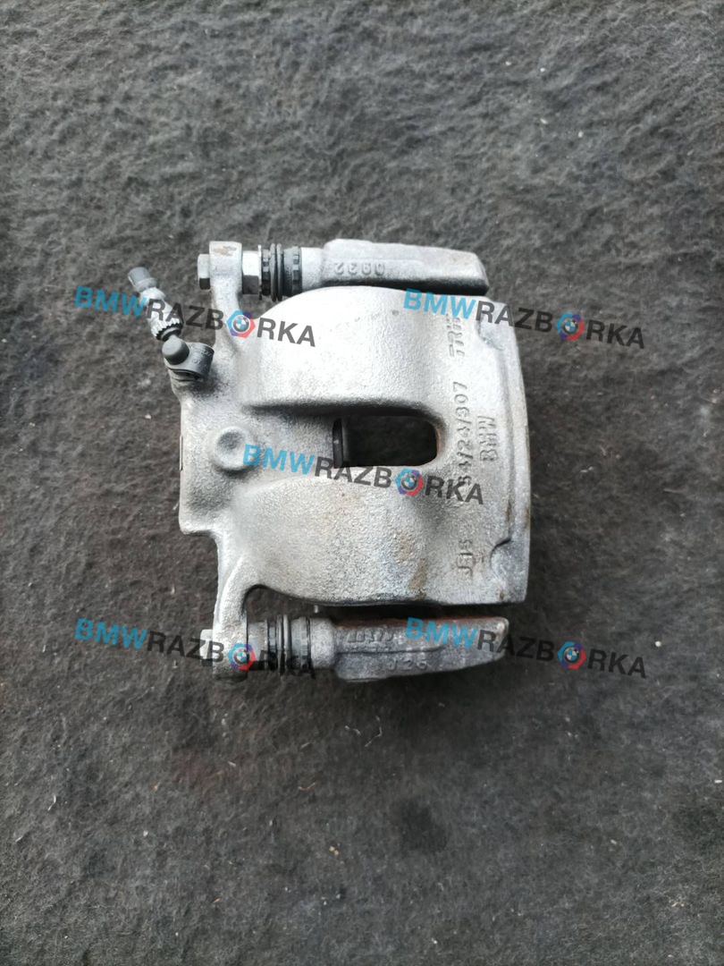 суппорт передний левый BMW 2 серия F44 2022, 1.5 л., i, B38 A15 A, бензин, АКПП, белый(300), седан, передний привод, правый руль