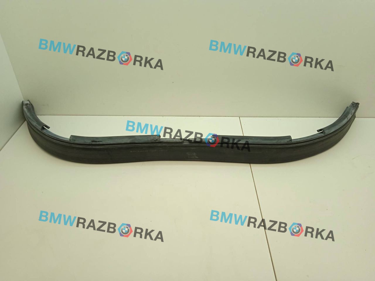 уплотнитель подкапотного пространства BMW 5 серия G30/G31 G30 2018, 3.0 л., B57 D30 A, дизель, АКПП, синий, седан, полный привод, правый руль, 51767347394