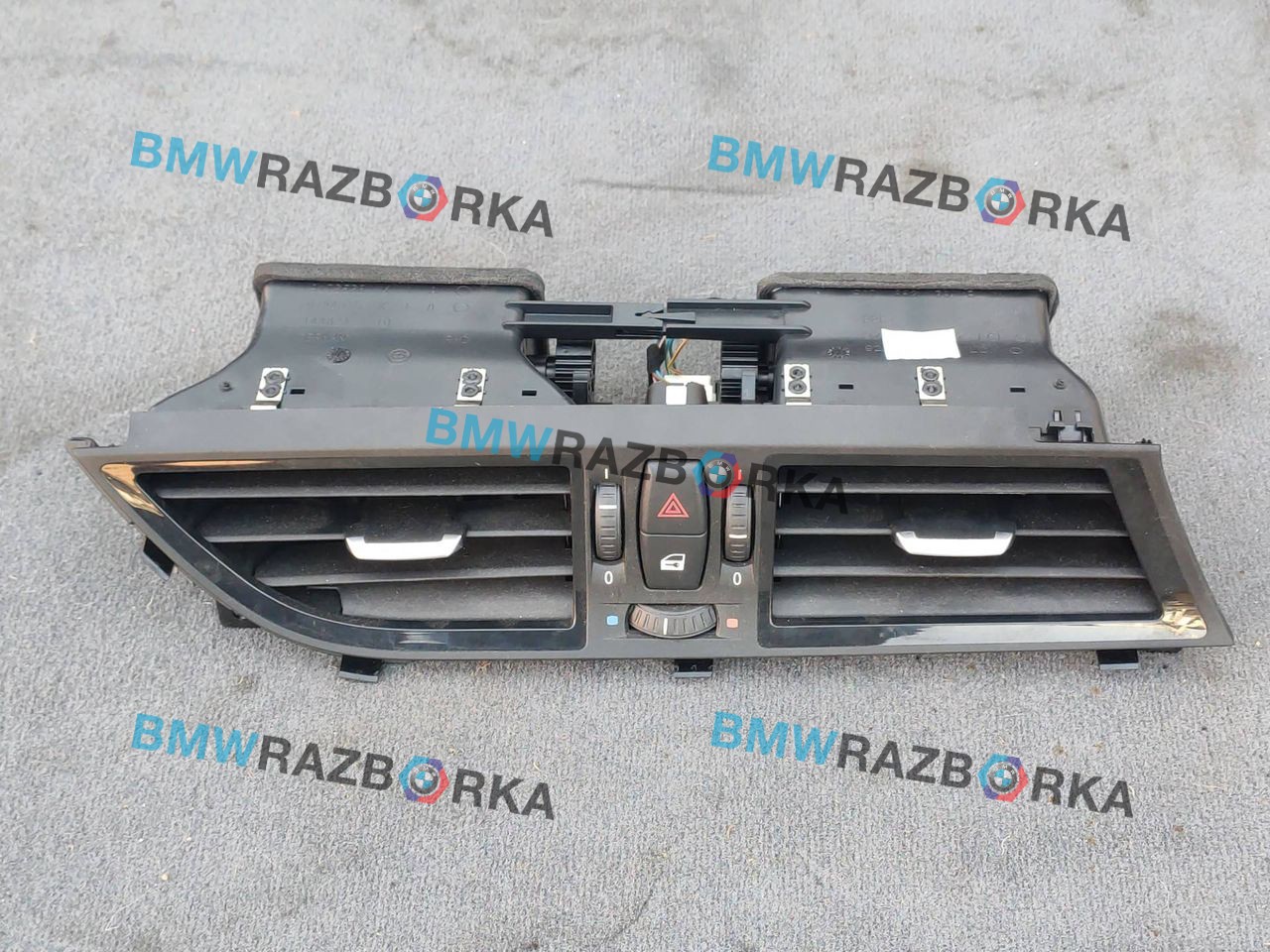 дефлектор обдува салона BMW Z4 E89 (2009 - 2016), 2.0 л., i, N20 B20 B, бензин, МКПП, b39 mineral-grau metallic, родстер, задний привод, правый руль, 9287071