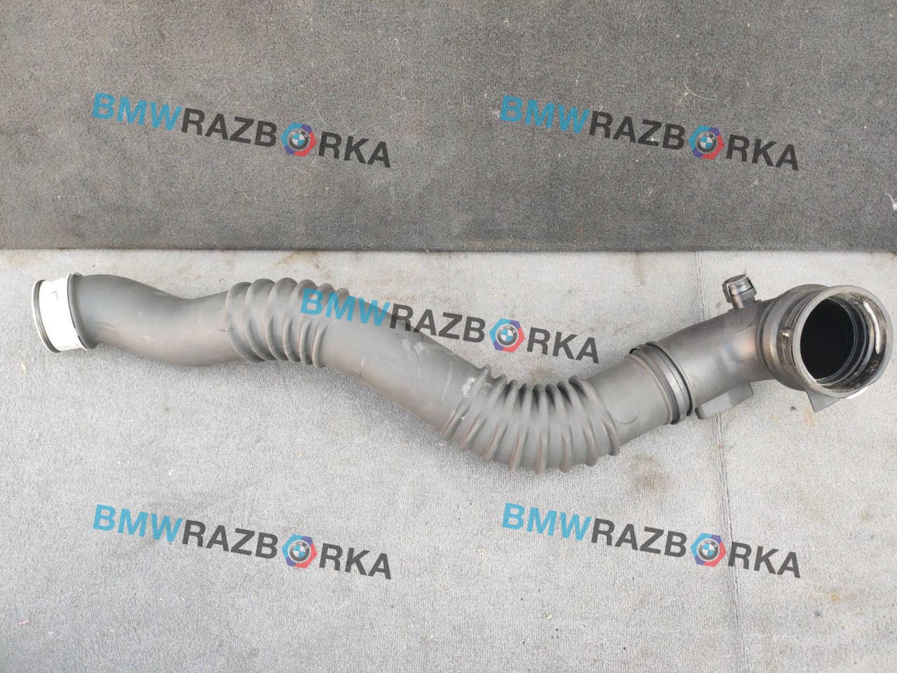 патрубок интеркулера BMW Z4 E89 (2009 - 2016), 2.0 л., i, N20 B20 B, бензин, МКПП, b39 mineral-grau metallic, родстер, задний привод, правый руль, 7607941