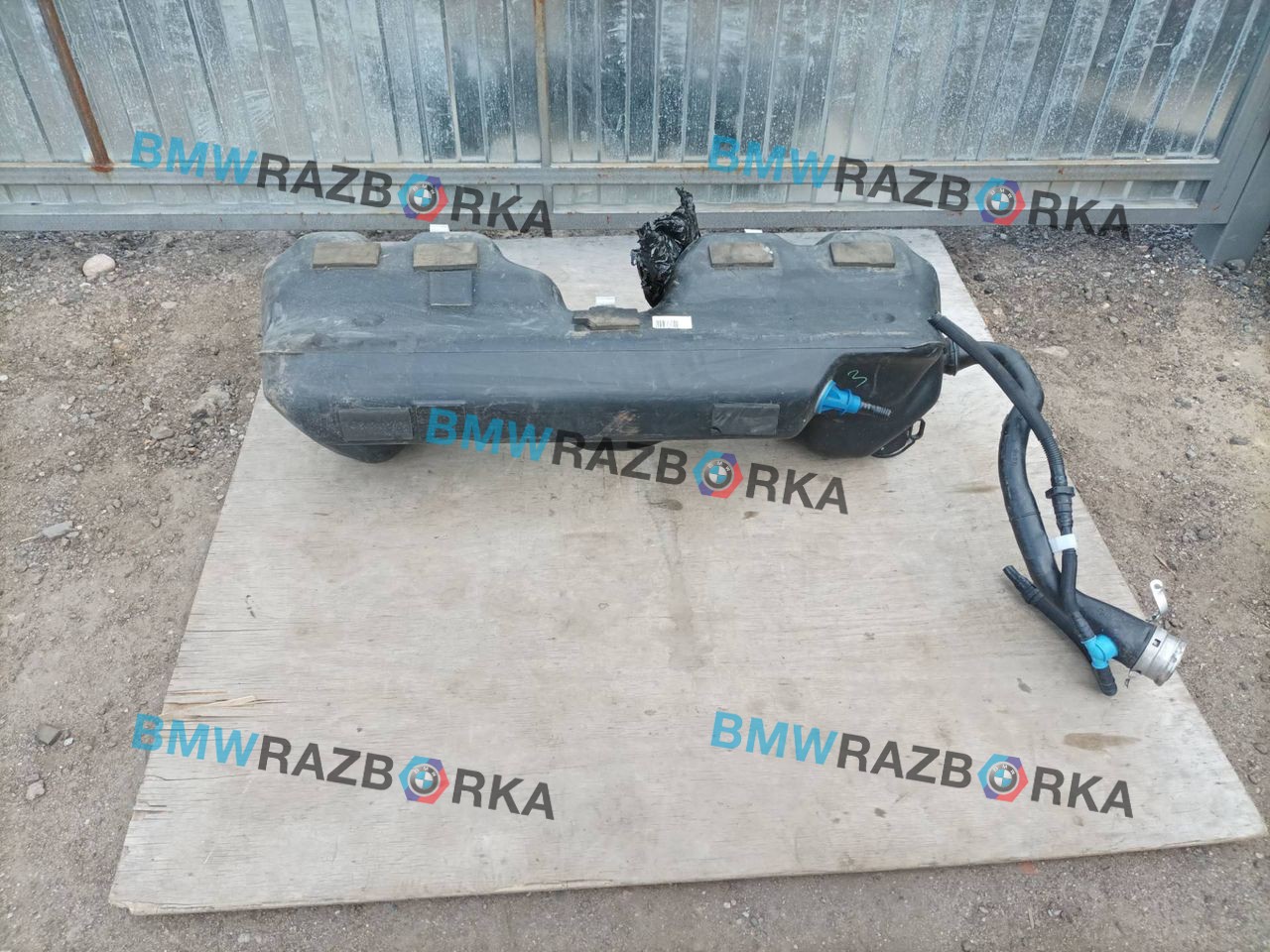 бак топливный BMW Z4 E89 (2009 - 2016), 2.0 л., i, N20 B20 B, бензин, МКПП, b39 mineral-grau metallic, родстер, задний привод, правый руль