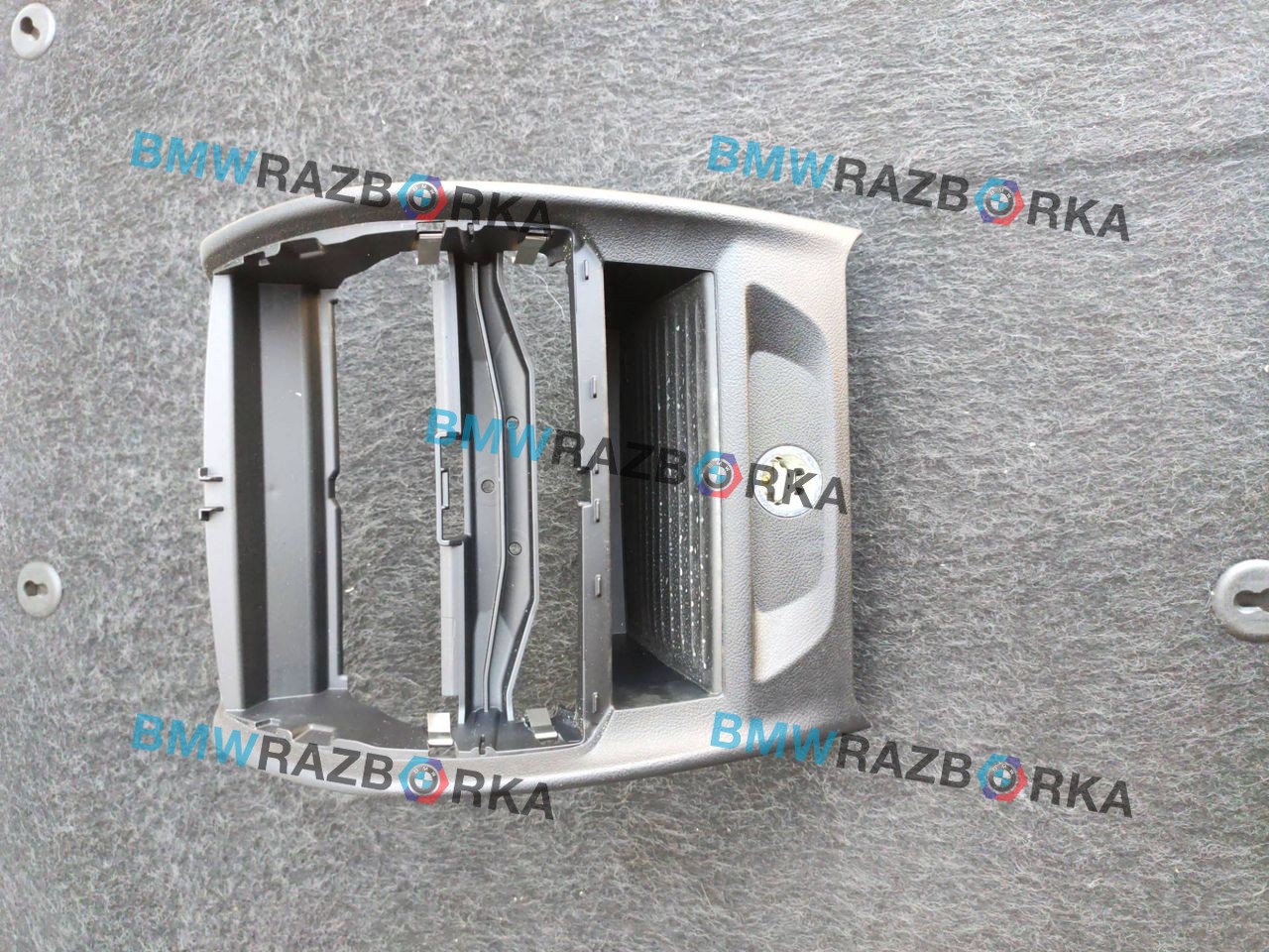 вещевой ящик центральной консоли BMW 5 серия G30/G31 G30 2018, 2.0 л., B48 B20 A, бензин, АКПП, синий, седан, задний привод, правый руль, 9330681