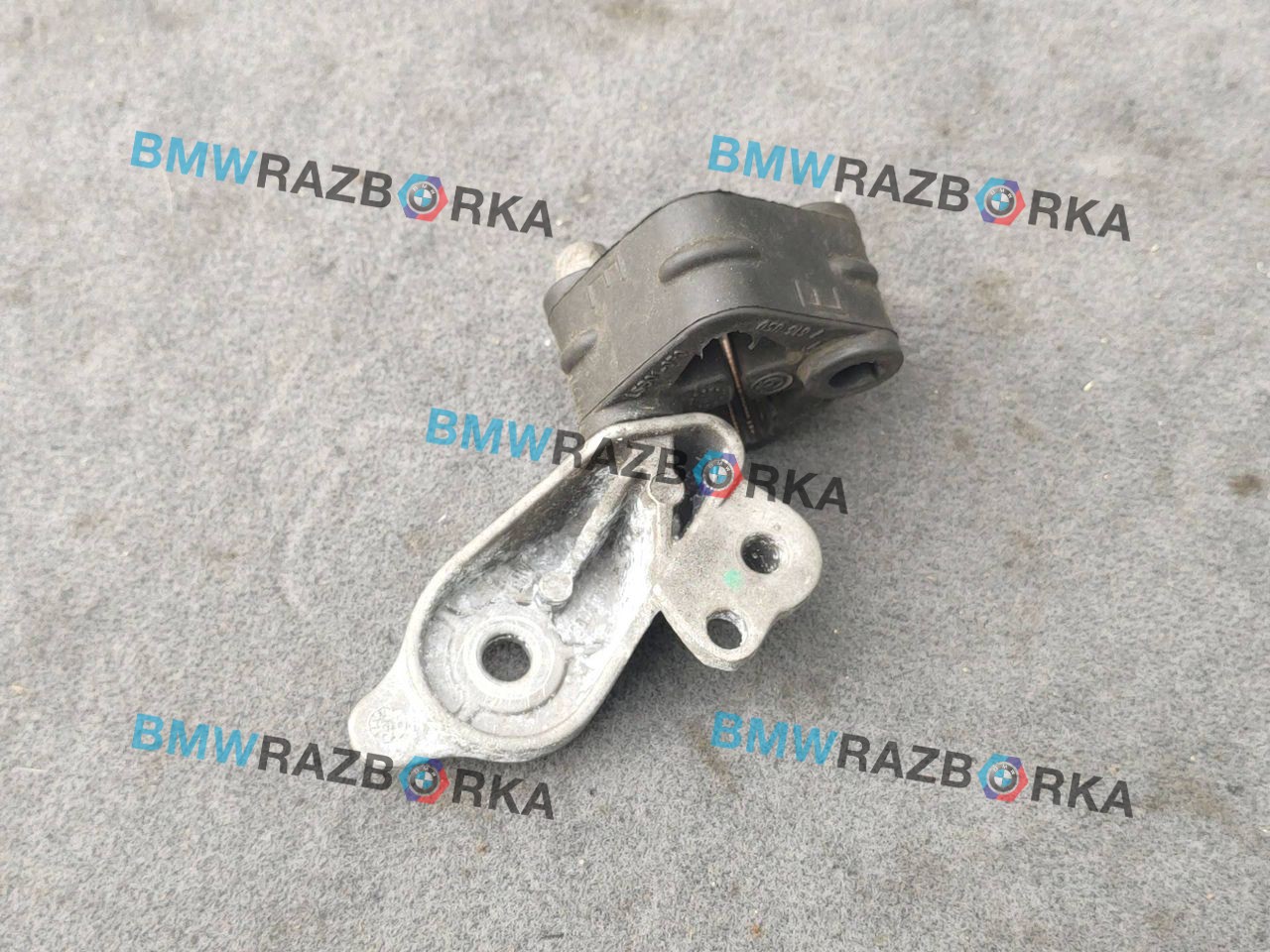 кронштейн глушителя BMW M8 F91/92 F91 2020, 4.4 л., i, S63 B44 B, бензин, АКПП, 490, кабриолет, полный привод, правый руль, 7616850, 8599159