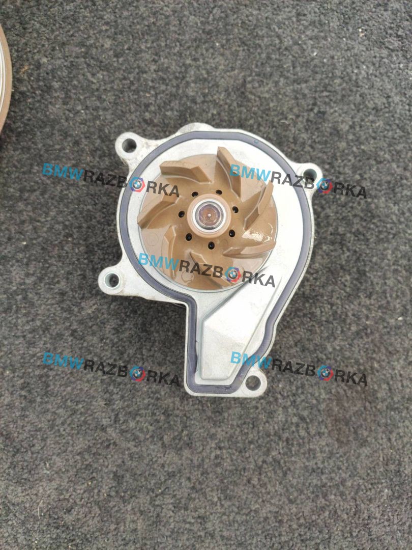 помпа BMW X1 F48 2016, 1.8 л., дизель, 6МКПП, 668, внедорожник 5 дв., полный привод, правый руль