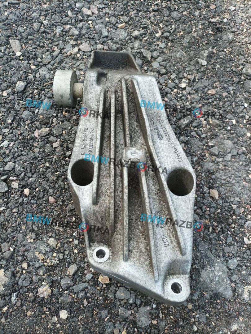 кронштейн двигателя BMW 5 серия G30/G31 G30 2018, 3.0 л., B57 D30 A, дизель, АКПП, синий, седан, полный привод, правый руль, 6861559, 6861555