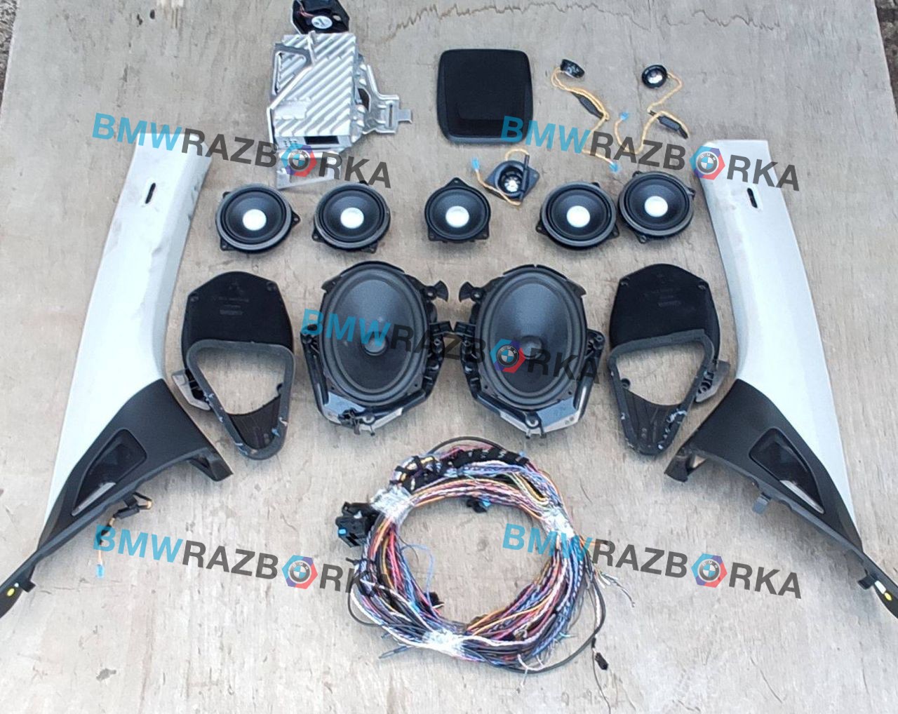 комплект акустики BMW i3 L01 I01 2014, 0.6 л., бензин, электро, задний привод, правый руль, 6983075, 9184795, 9184794, 9169690, 9226357, 9285272, 9210452, 9346572, 9283788, 9283791