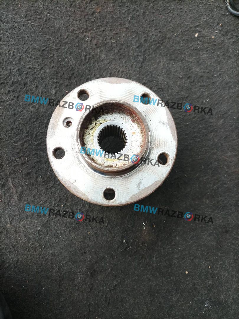 ступица передняя BMW X5 F15 (2013 - 2018), 4.0 л., гибрид, АКПП, a52, внедорожник 5 дв., полный привод, правый руль