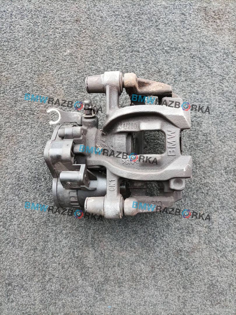 суппорт задний правый BMW 2 серия F44 2020, 1.5 л., i, B38 A15 A, бензин, АКПП, седан, передний привод