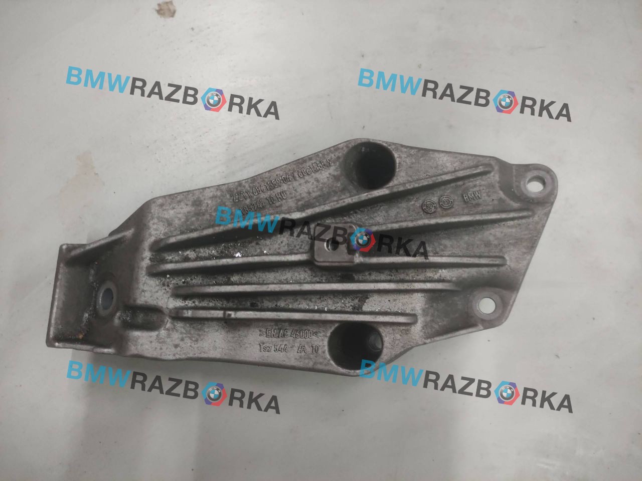 кронштейн двигателя BMW 3 серия G20 2022, 3.0 л., B58B30, бензин, АКПП, седан, 6861559, 6861555