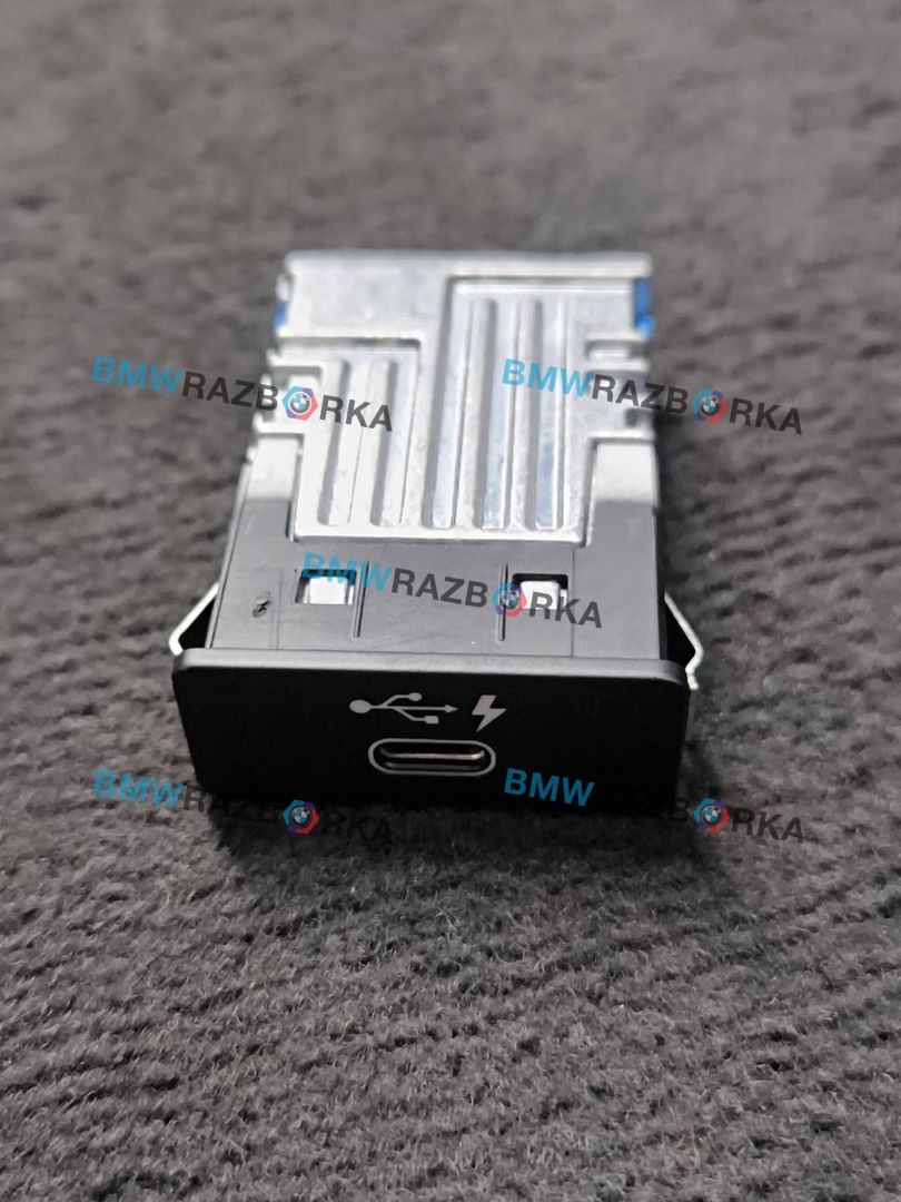 разъем AUX / USB BMW 2 серия G42 2022, 3.0 л., B58B30, бензин, АКПП, купе, полный привод, 8711939