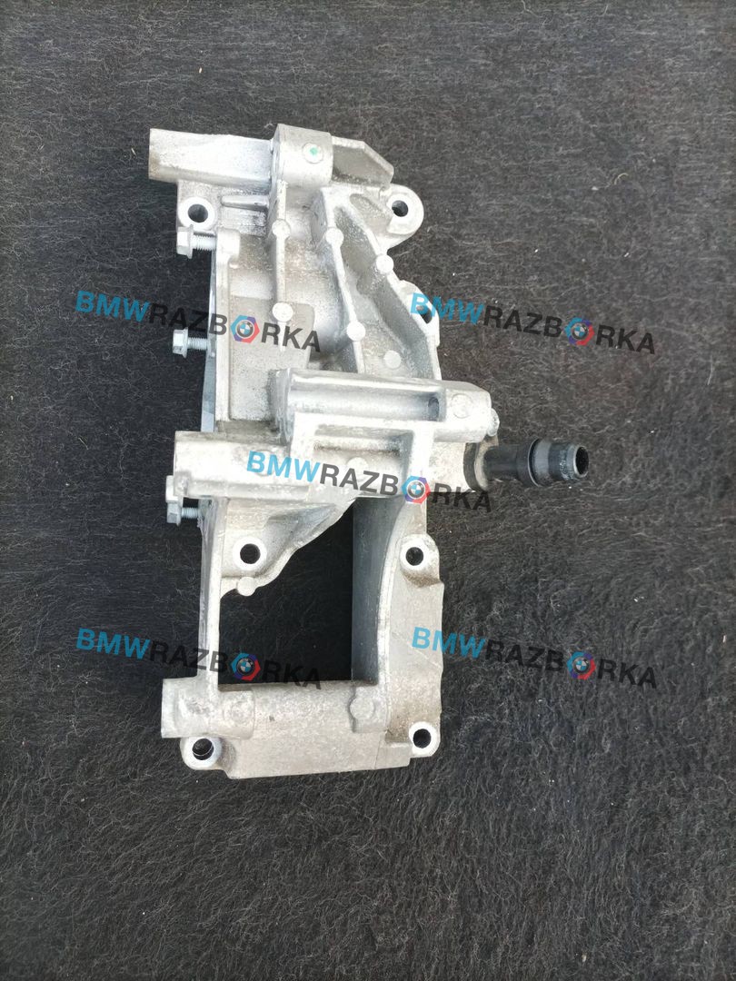 помпа BMW 5 серия G30/G31 G30 2018, 3.0 л., B57 D30 A, дизель, АКПП, синий, седан, полный привод, правый руль, 8588887, 11518588887, 8574052