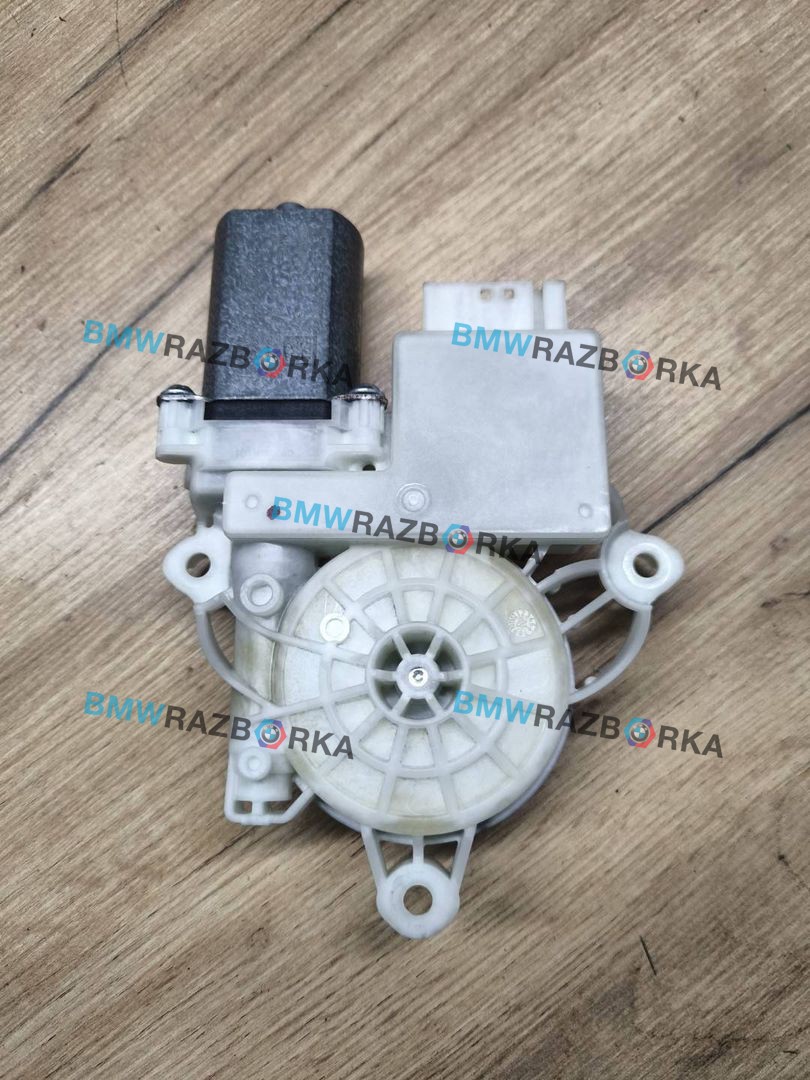 моторчик стеклоподъемника передний правый BMW X5 G05 2021, 4.0 л., B58B30C, гибрид, АКПП, 475 black-sapphire metallic, внедорожник 5 дв., полный привод, 9450070