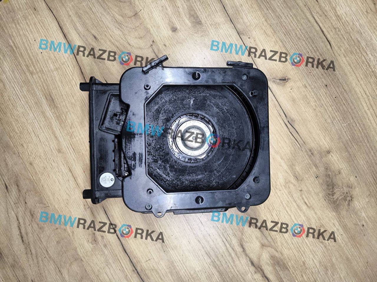 сабвуфер BMW X1 F48 [рестайлинг] F48 2021, 1.5 л., гибрид, a96, внедорожник 5 дв., полный привод, 9275995