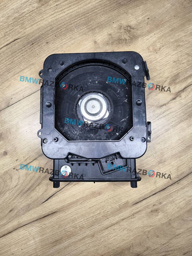 сабвуфер BMW X1 F48 [рестайлинг] F48 2021, 1.5 л., гибрид, a96, внедорожник 5 дв., полный привод, 9275996