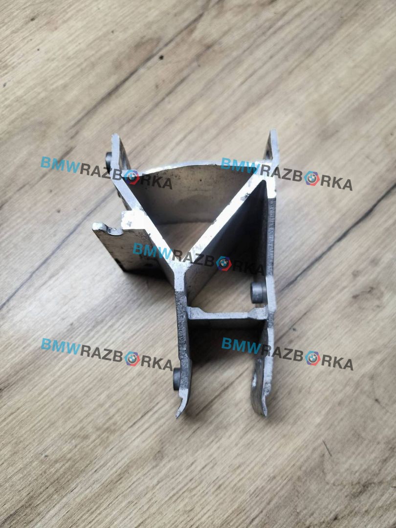 кронштейн радиатора BMW 8 серия G14/G15 G16 2021, 4.0 л., бензин, АКПП, с36, седан, задний привод, 7357215