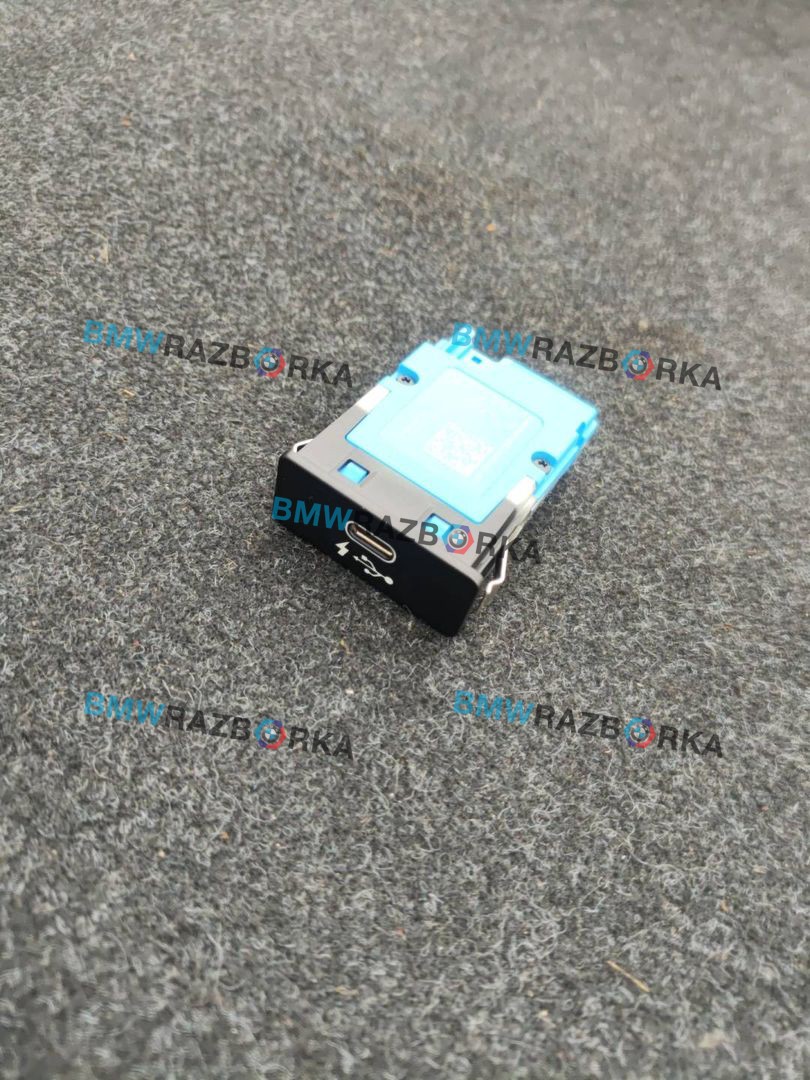разъем AUX / USB BMW M8 F91/92 F93 2020, 4.4 л., S63 B44 B, бензин, АКПП, седан, полный привод, 8711939, 84108711939