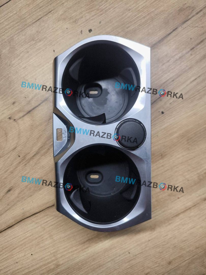 подстаканник BMW M8 F91/92 F93 2020, 4.4 л., S63 B44 B, бензин, АКПП, седан, полный привод, 9396505
