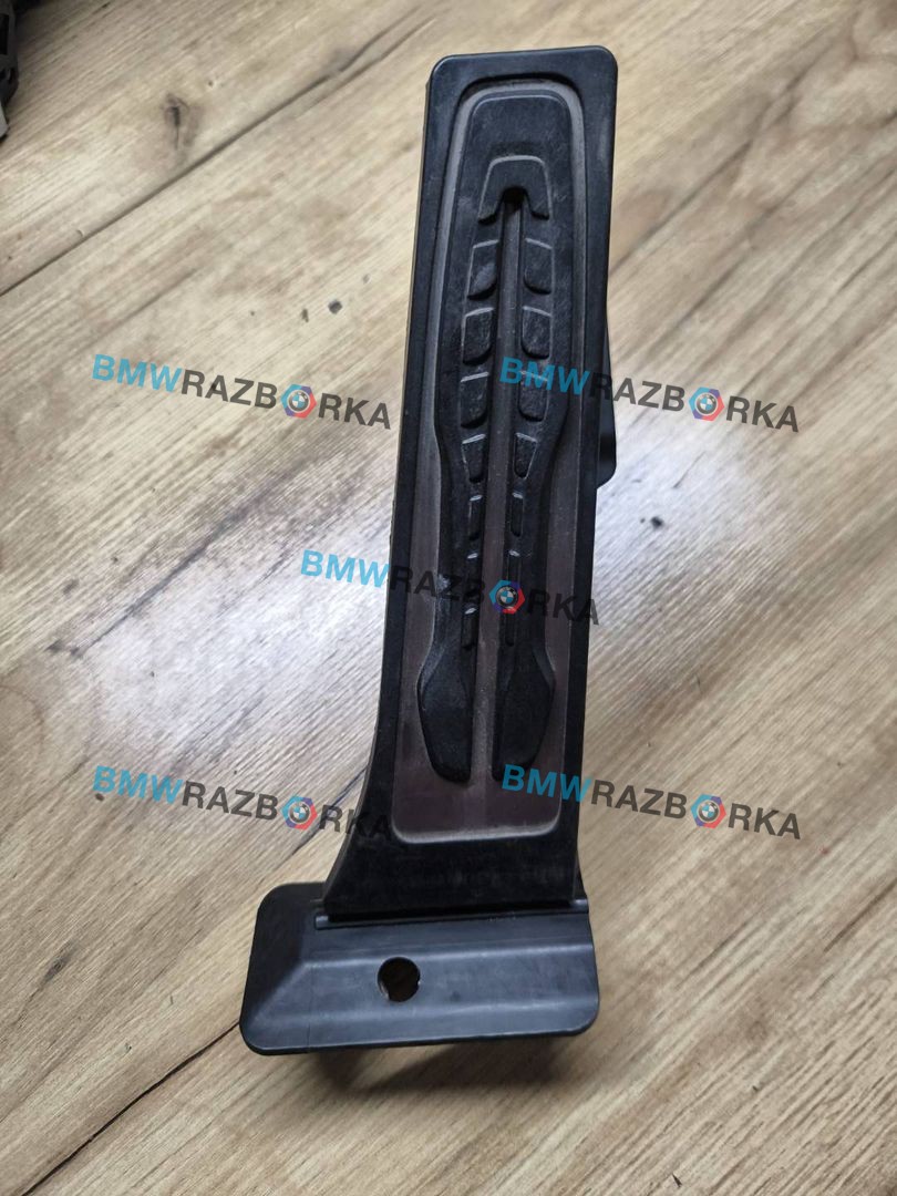 педаль BMW M8 F91/92 F93 2020, 4.4 л., S63 B44 B, бензин, АКПП, седан, полный привод, 35426871053, 6871053