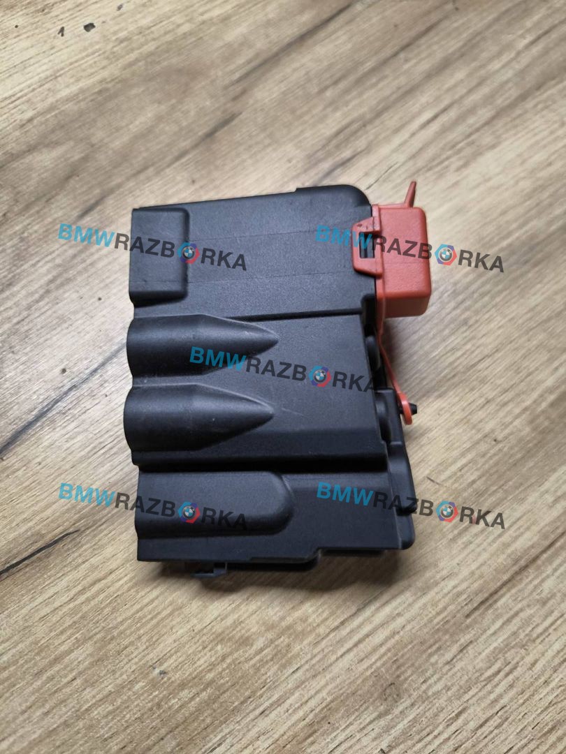 крышка клеммы аккумулятора BMW M8 F91/92 F93 2020, 4.4 л., S63 B44 B, бензин, АКПП, седан, полный привод, 9340277
