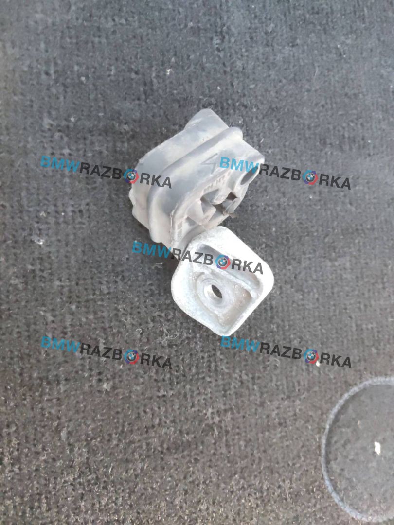 кронштейн глушителя BMW M8 F91/92 F93 2020, 4.4 л., S63 B44 B, бензин, АКПП, седан, полный привод, 8631988, 8582061