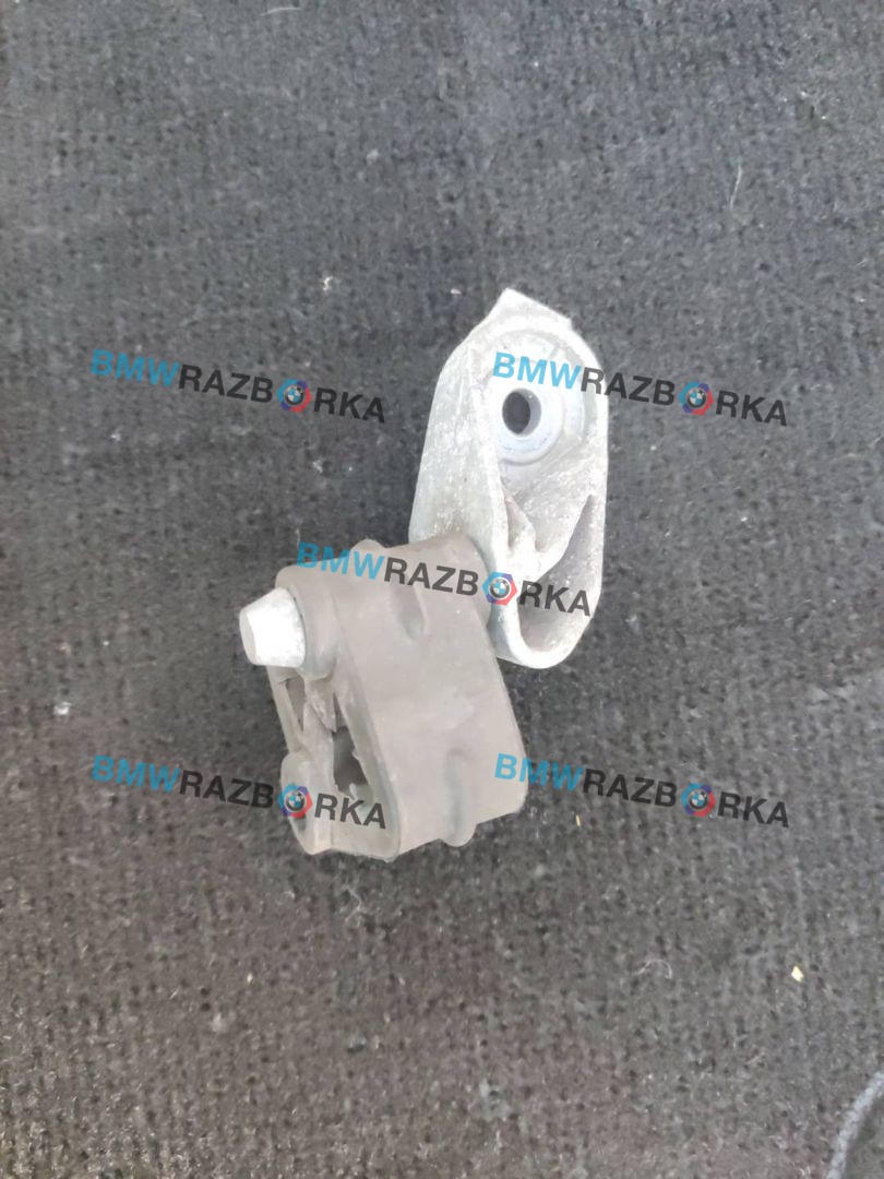 кронштейн глушителя BMW M8 F91/92 F93 2020, 4.4 л., S63 B44 B, бензин, АКПП, седан, полный привод, 8582062