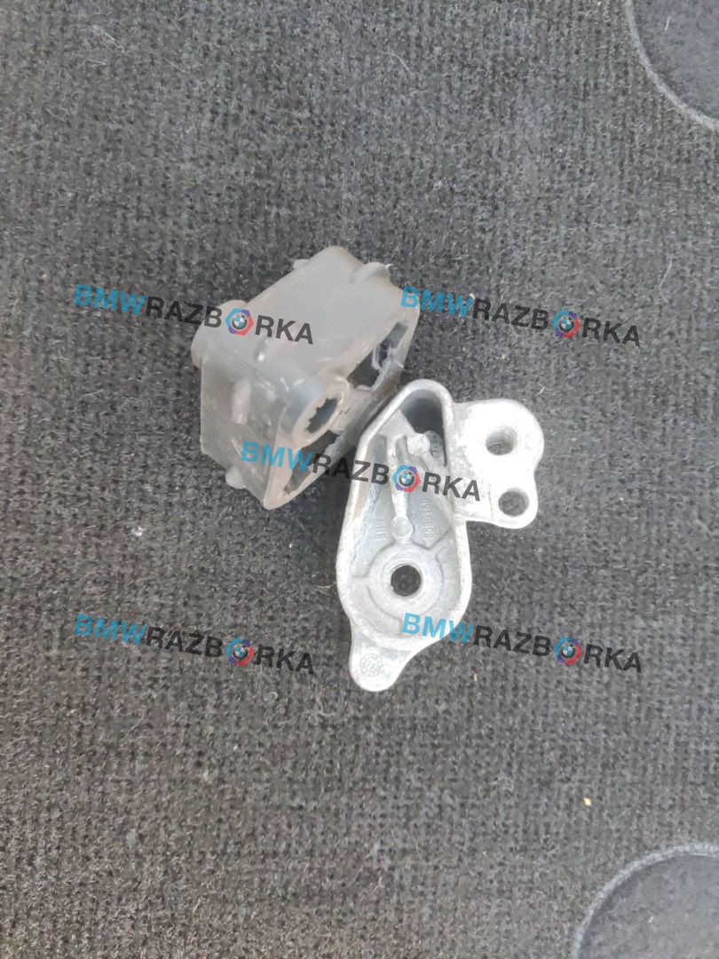 кронштейн глушителя BMW M8 F91/92 F93 2020, 4.4 л., S63 B44 B, бензин, АКПП, седан, полный привод, 7616850, 8599159