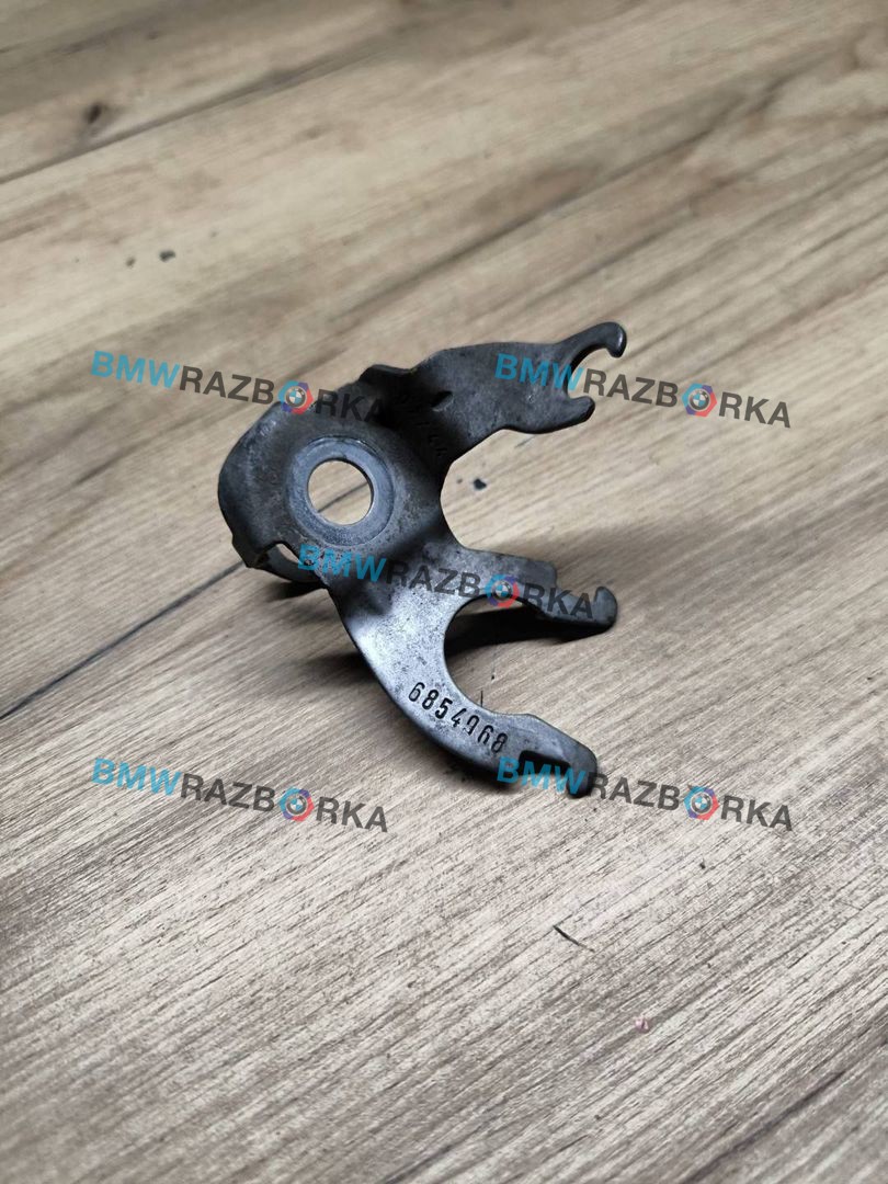 держатель тормозного шланга Mini Countryman 2 поколение [рестайлинг] F60 2021, 1.5 л., B38 A15 A, бензин, МКПП, b71, передний привод, 6854968