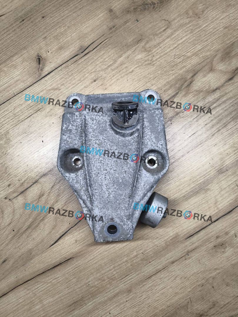 кронштейн двигателя BMW 6 серия F06/F12/F13 F13 2012, 4.0 л., дизель, a82, купе, задний привод, 6777623