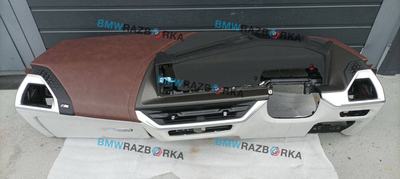 панель передняя салона (торпедо) BMW XM G09 G09 2023, 4.4 л., S68B44, бензин, электро, АКПП, 475, внедорожник 5 дв., полный привод