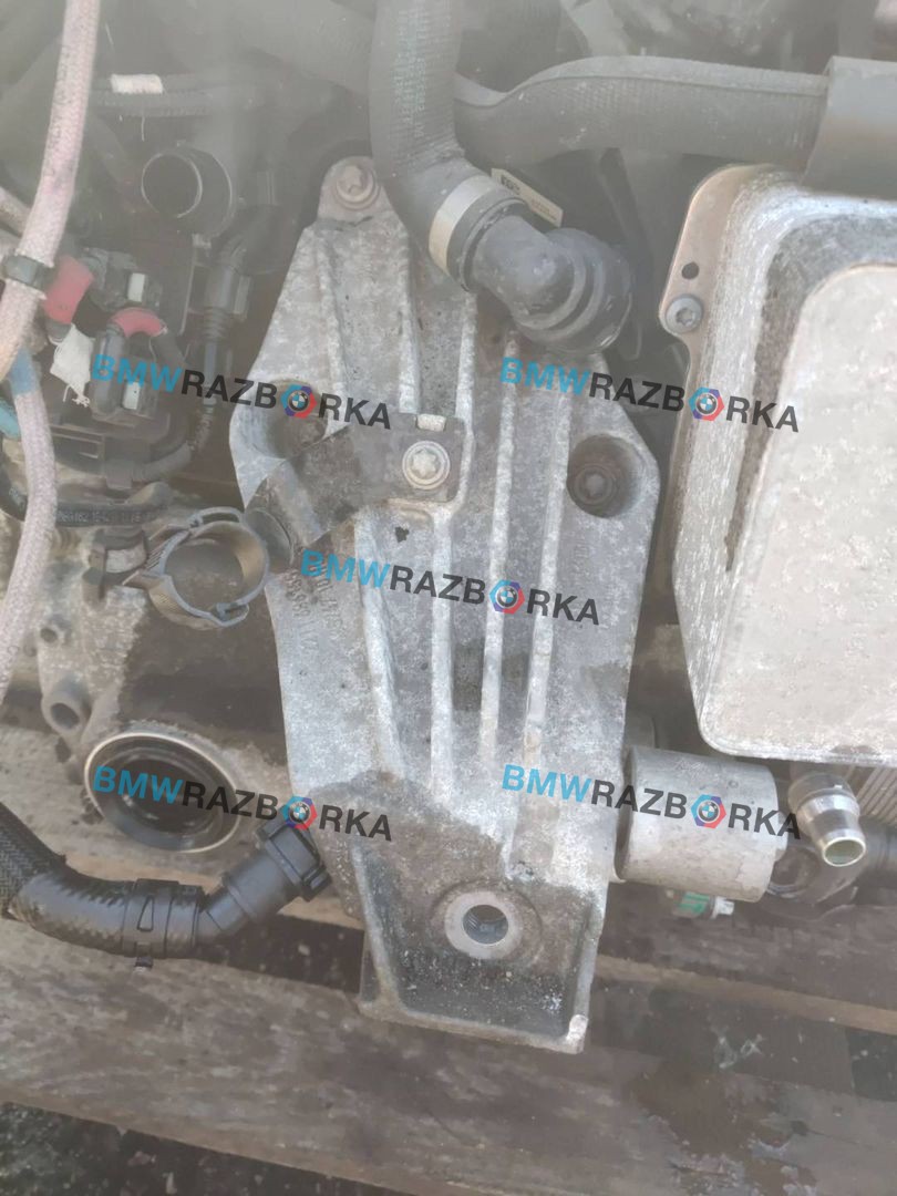 кронштейн двигателя BMW X5 G05 2019, 5.0 л., дизель, АКПП, 475, внедорожник 5 дв., полный привод, правый руль, 6861559