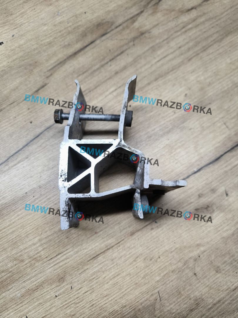 кронштейн радиатора BMW X6 G06 2020, 3.0 л., B57 D30 A, дизель, АКПП, внедорожник 5 дв., полный привод, 51117421635, 7421635