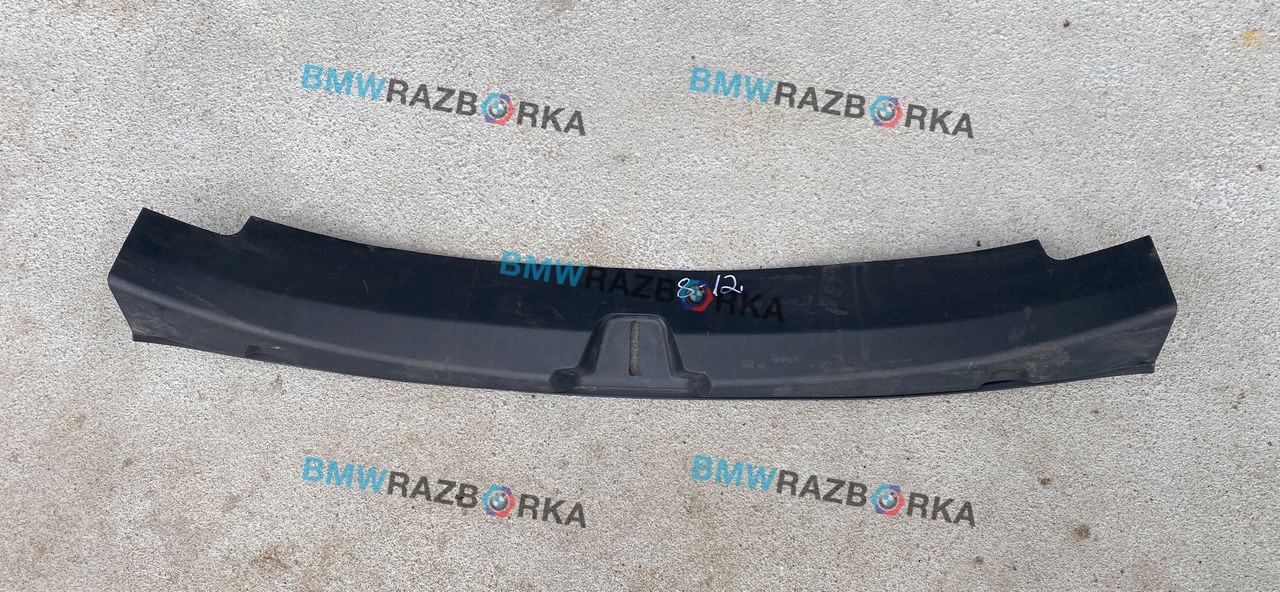накладка двери (крышки) багажника Tesla Model 3 1 поколение 2022, электро, задний привод, правый руль, 1643512-00-A, 1643512