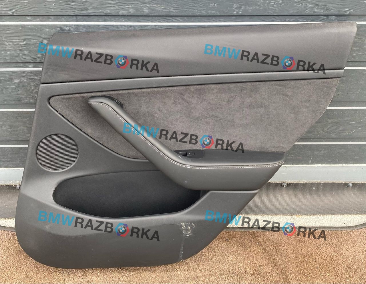 обшивка двери задняя правая Tesla Model 3 1 поколение 2022, электро, задний привод, правый руль, 1588129-02-E, 1090030-00-D, 1588129, 1090030