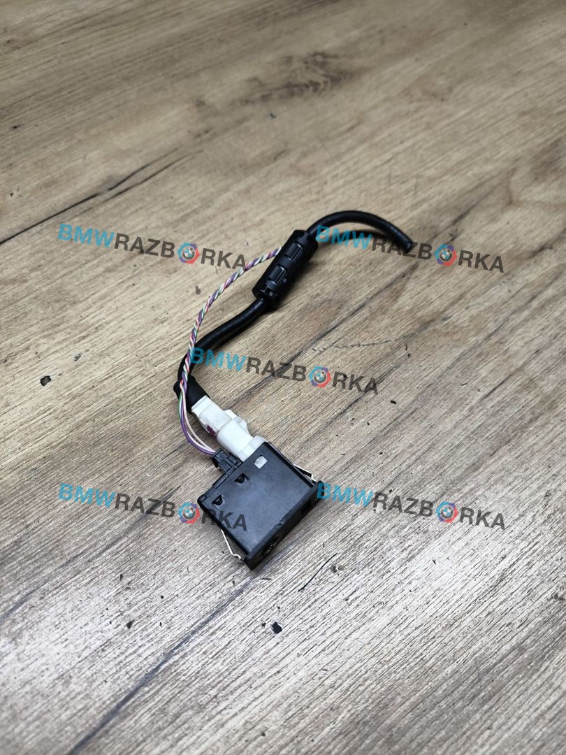 разъем AUX / USB BMW 5 серия F07/F10/F11 [рестайлинг] 2013, 3.0 л., N57 D30 A, дизель, АКПП, задний привод, 9237653