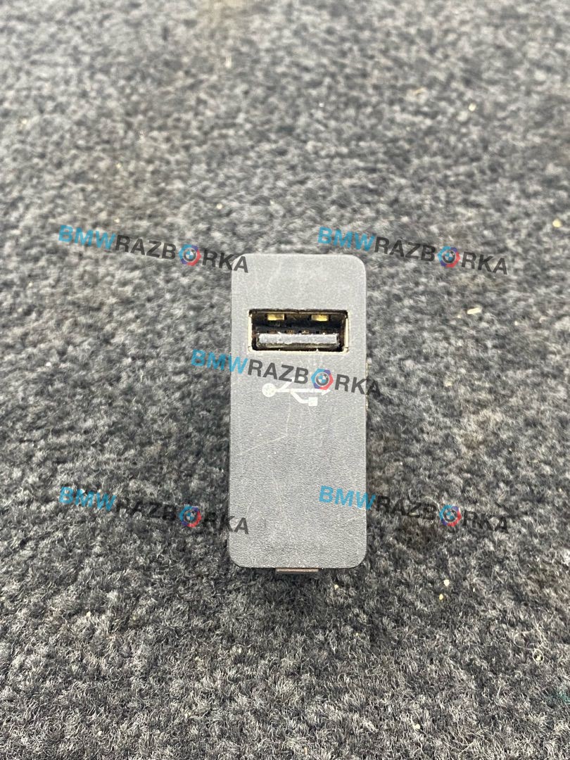 разъем AUX / USB BMW i3 L01 [рестайлинг] 2020, электро, хетчбэк 5 дв., задний привод, 6820397