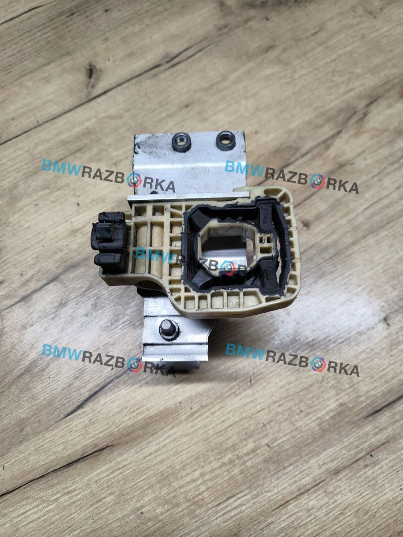 кронштейн радиатора BMW 8 серия G14/G15 G15 2019, 4.0 л., дизель, купе, полный привод, 7357215