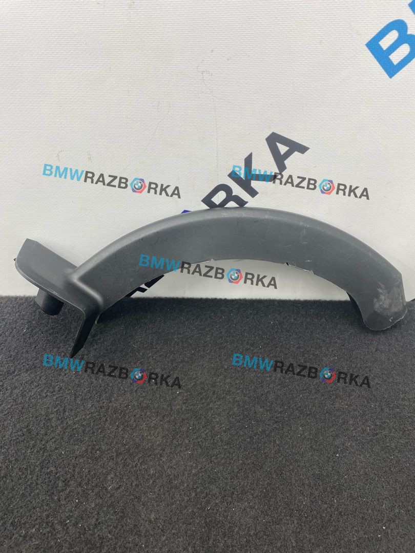 накладка на петлю багажника правая BMW 7 серия G11/G12 G11 2017, 4.0 л., дизель, x03 rubin-metallic black, седан, полный привод, 7371812