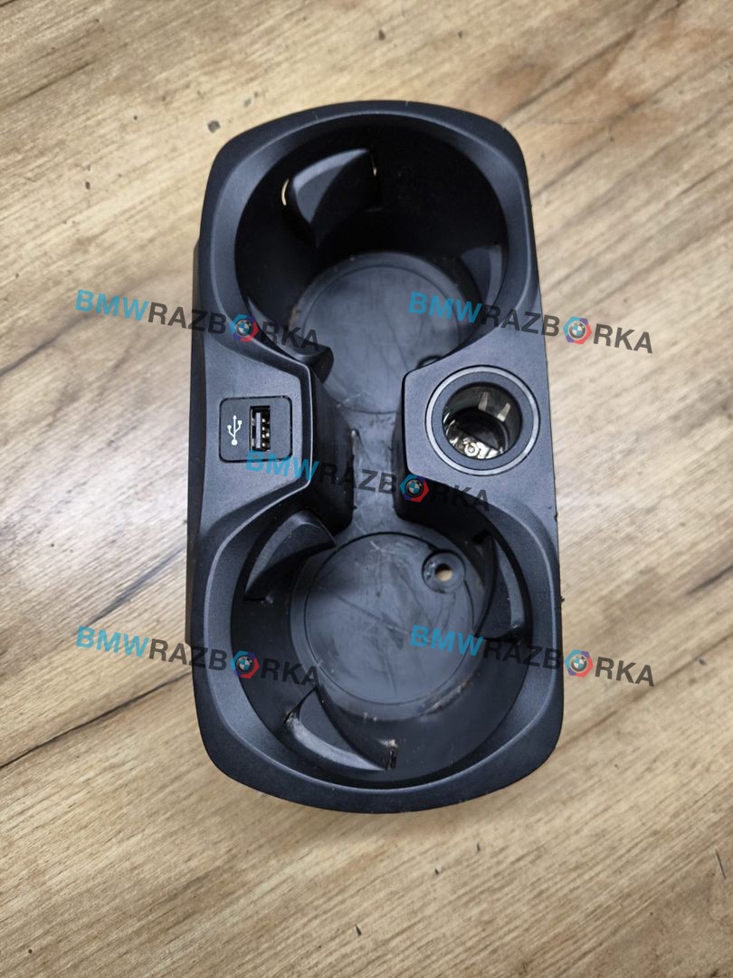подстаканник BMW 3 серия G20 2020, 4.0 л., бензин, АКПП, седан, полный привод, правый руль, 6806803