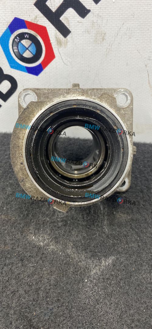кронштейн полуоси BMW M8 F91/92 F93 2020, 4.4 л., S63 B44 B, бензин, АКПП, седан, полный привод, 8699442