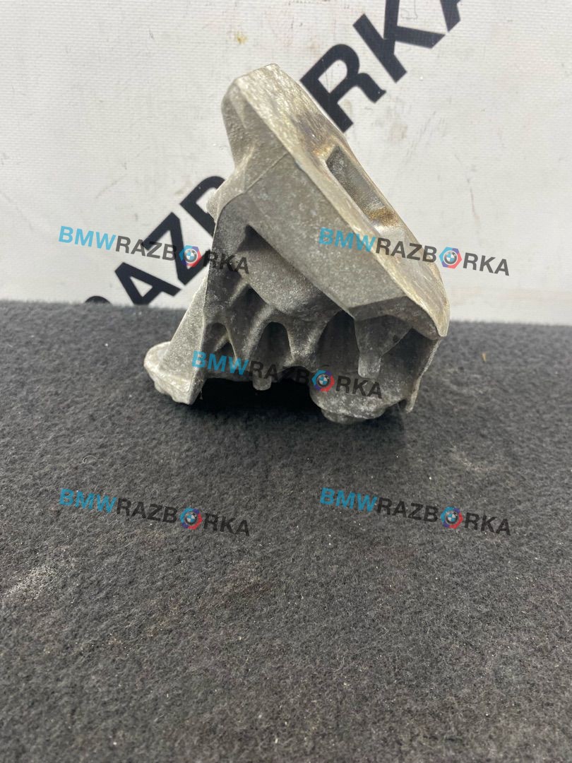 кронштейн двигателя BMW M8 F91/92 F93 2020, 4.4 л., S63 B44 B, бензин, АКПП, седан, полный привод, 7853648