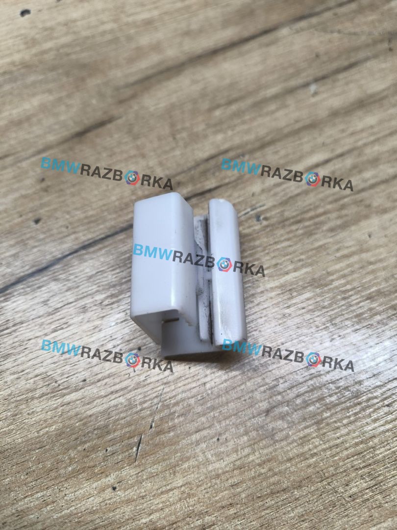 Кронштейн крепления порога BMW 1 серия F40 2023, 1.5 л., B37 C15 A, дизель, skyscraper grau metallic (c4w), хетчбэк 5 дв., передний привод, 7461380, 51777461380