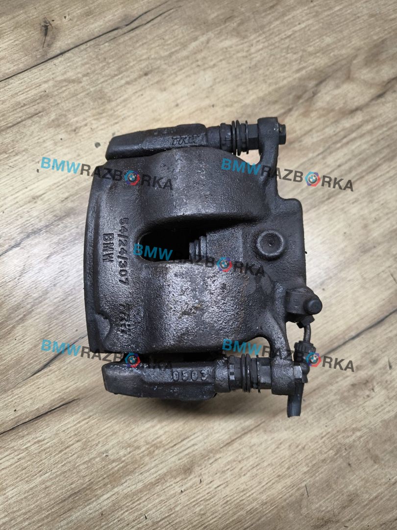 суппорт передний левый BMW 1 серия F40 2023, 1.5 л., B37 C15 A, дизель, skyscraper grau metallic (c4w), хетчбэк 5 дв., передний привод