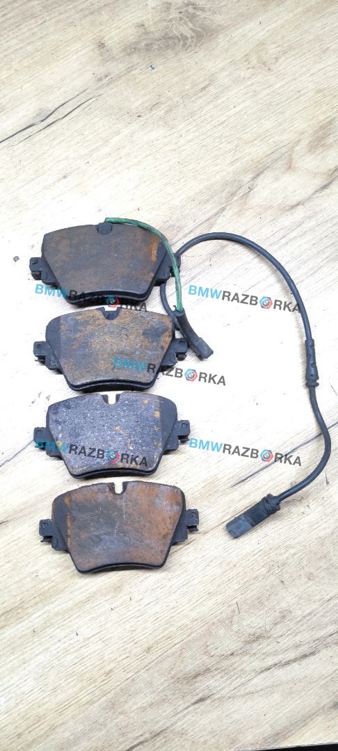 тормозные колодки BMW 1 серия F40 2023, 1.5 л., B37 C15 A, дизель, skyscraper grau metallic (c4w), хетчбэк 5 дв., передний привод