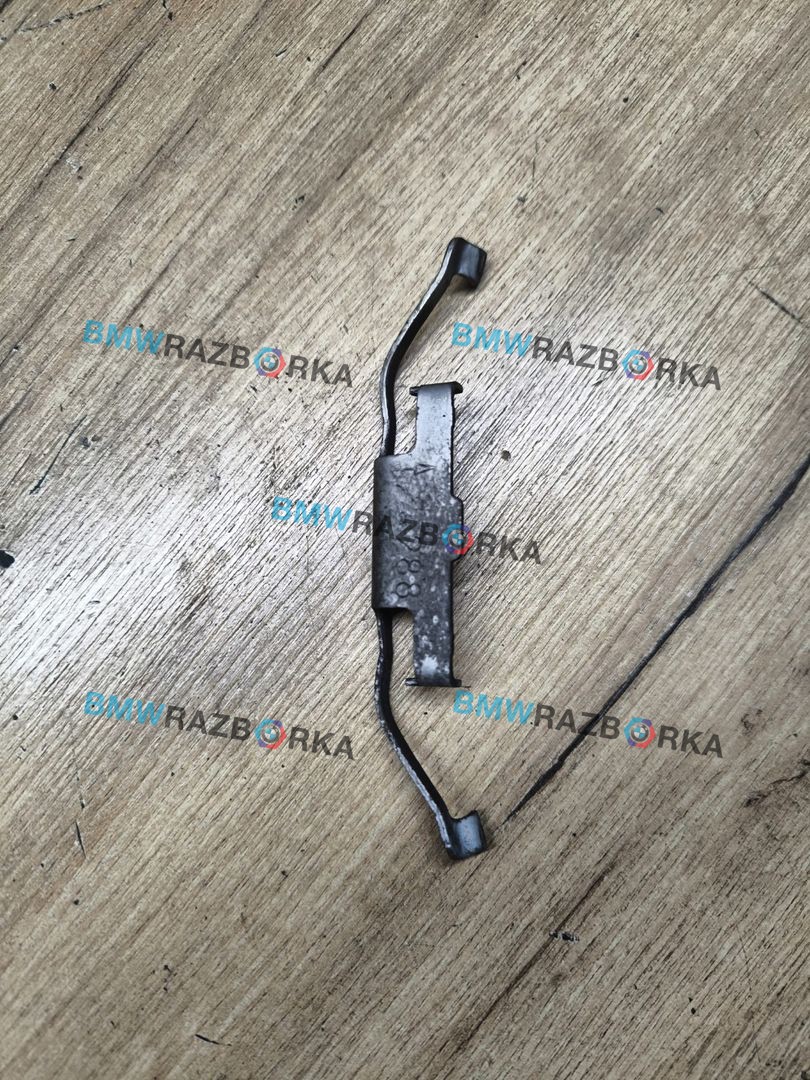 скоба суппорта BMW 1 серия F40 2023, 1.5 л., B37 C15 A, дизель, skyscraper grau metallic (c4w), хетчбэк 5 дв., передний привод, 34206864449, 6864449, 34206464449
