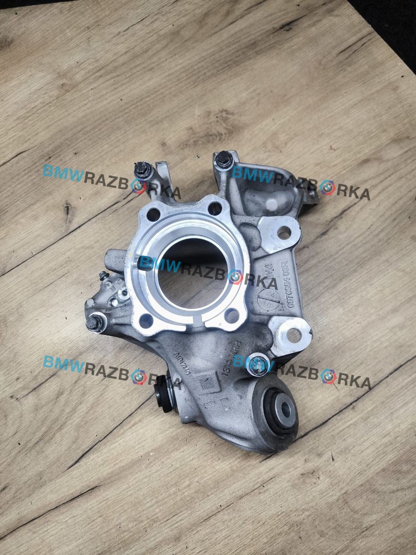 кулак задний правый BMW X5 G05 [рестайлинг] G05 2024, 3.0 л., B57 D30 B, дизель, 416, полный привод, 6876654
