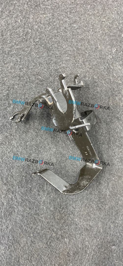 держатель тормозного шланга BMW M2 G87 2024, 3.0 л., S58B30A, бензин, brooklyn grau metallic (c4p), купе, задний привод, правый руль, 8095703